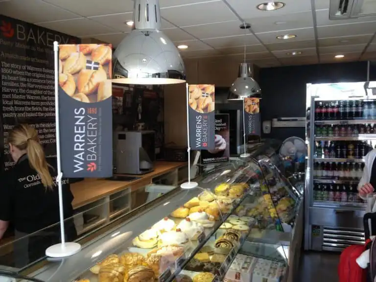 warrens table top flags