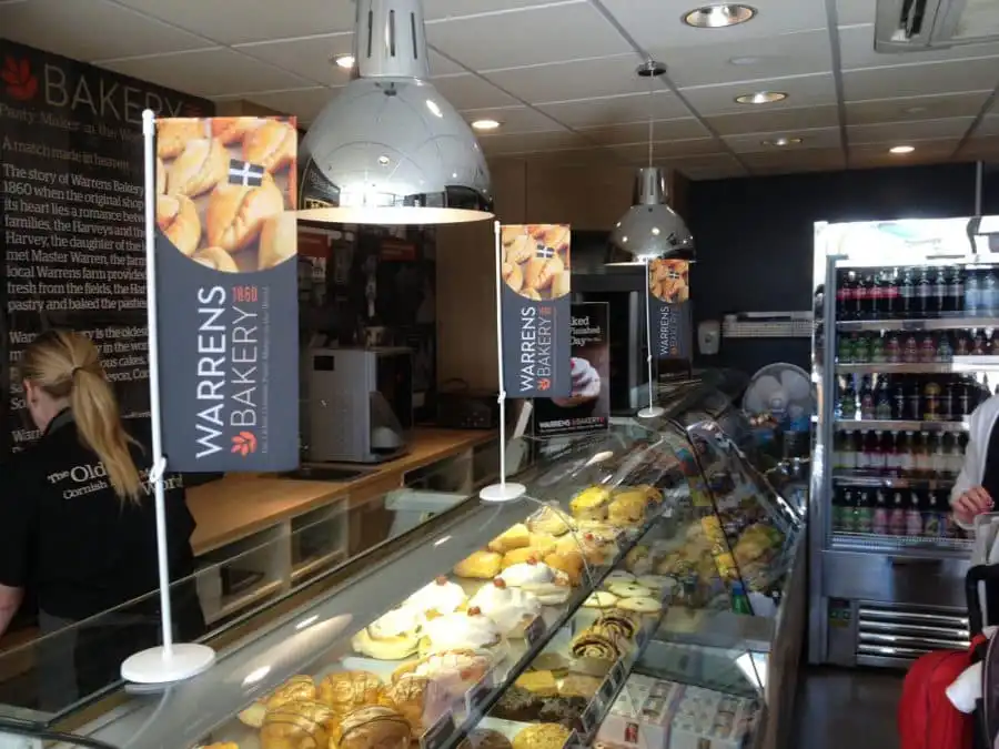 warrens table top flags